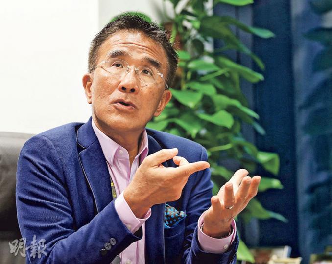 田北辰周一退出新民黨,周三在立法會接受本報專訪,他與新民黨主席葉劉淑儀當日一同出席家長聯盟有關反對BCA的記者會,記者問兩人可有交流?田北辰說﹕「平時無乜交流,退黨後也差不多。」(郭慶輝攝) 田北辰周一退出新民黨,周三在立法會接受本報專訪,他與新民黨主席葉劉淑儀當日一同出席家長聯盟有關反對BCA的記者會,記者問兩人可有交流?田北辰說﹕「平時無乜交流,退黨後也差不多。」(郭慶輝攝)