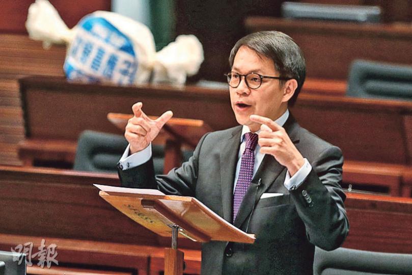 民建聯立法會議員陳克勤認為,「表二」龕場不符土地用途,發牌委員會應先處理「表一」龕場的申請,料可助處理真空期問題。(郭慶輝攝) 民建聯立法會議員陳克勤認為,「表二」龕場不符土地用途,發牌委員會應先處理「表一」龕場的申請,料可助處理真空期問題。(郭慶輝攝)
