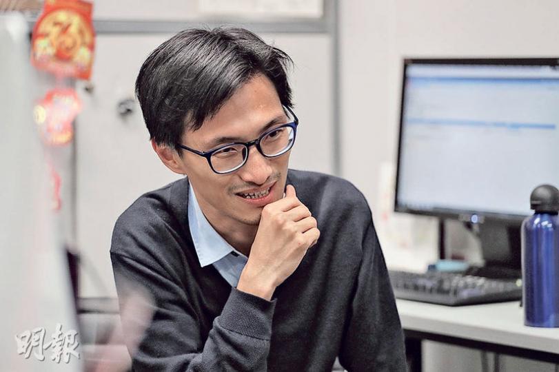 立法會議員朱凱廸接受本報專訪時表示,未來首要是向市民講述其理念,強調一定要得到市民支持才有實力與政府溝通,以及有談判空間。他也表明,不介意在立法會層面跟建制派溝通,但跟行政當局溝通是次要的選擇。(郭慶輝攝)香港眾志立法會議員羅冠聰接受本報專訪時提到,不能接受一邊與政府當局和解、接受政府的行政吸納,一邊漠視民主派被打壓。他重申,一定要改變本港的政治體制,重新分配政治權利,才可以解決社會撕裂和矛盾。(郭慶輝攝) 立法會議員朱凱廸接受本報專訪時表示,未來首要是向市民講述其理念,強調一定要得到市民支持才有實力與政府溝通,以及有談判空間。他也表明,不介意在立法會層面跟建制派溝通,但跟行政當局溝通是次要的選擇。(郭慶輝攝)香港眾志立法會議員羅冠聰接受本報專訪時提到,不能接受一邊與政府當局和解、接受政府的行政吸納,一邊漠視民主派被打壓。他重申,一定要改變本港的政治體制,重新分配政治權利,才可以解決社會撕裂和矛盾。(郭慶輝攝)