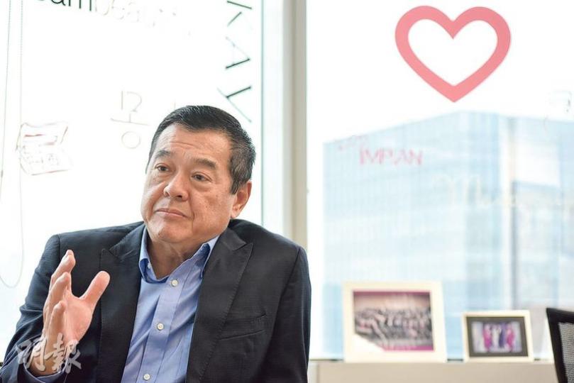 美國護膚品及化妝品直銷品牌玫琳凱(Mary Kay)亞太區總裁蔡慶國(圖)表示,網購改變顧客消費觀念,令客人更易接受從來未經門市推出的新產品。(黃志東攝) 美國護膚品及化妝品直銷品牌玫琳凱(Mary Kay)亞太區總裁蔡慶國(圖)表示,網購改變顧客消費觀念,令客人更易接受從來未經門市推出的新產品。(黃志東攝)