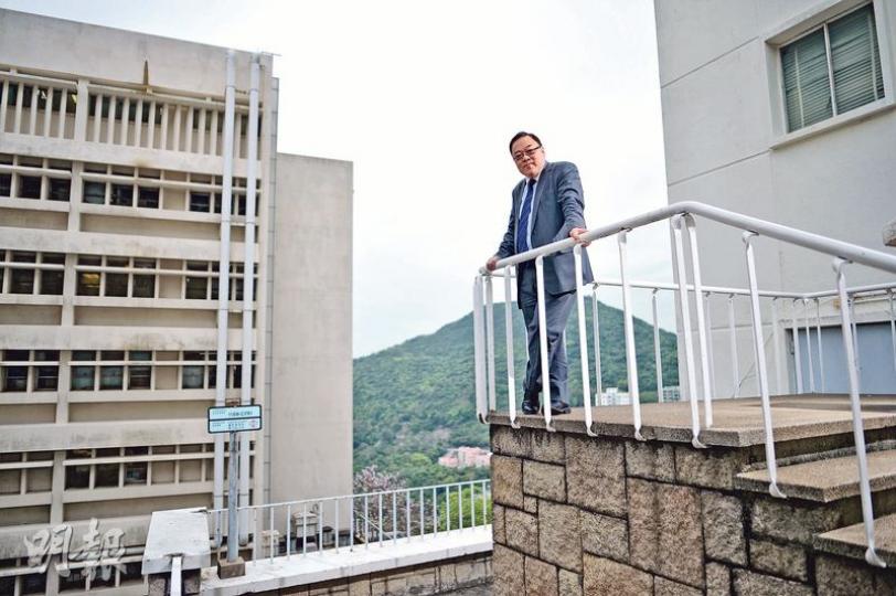 港大醫學院病理系法醫科副教授馬宣立(圖)看到社會不公,他選擇多走一步,1997年起協助創辦風雨蘭,2009年他義務為被警射殺的尼泊爾人林寶驗屍,他說做人最重要是「瞓得着」、「對得住良心」。(蘇智鑫攝) 港大醫學院病理系法醫科副教授馬宣立(圖)看到社會不公,他選擇多走一步,1997年起協助創辦風雨蘭,2009年他義務為被警射殺的尼泊爾人林寶驗屍,他說做人最重要是「瞓得着」、「對得住良心」。(蘇智鑫攝)