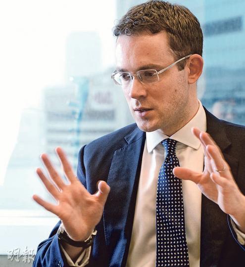 貝萊德自然資源組合經理Alastair Bishop表示,雖然特朗普政府在國際外交事務偏「干涉主義」,但在石油庫存下降之前,地緣政治變化對油價影響微。(劉焌陶攝) 貝萊德自然資源組合經理Alastair Bishop表示,雖然特朗普政府在國際外交事務偏「干涉主義」,但在石油庫存下降之前,地緣政治變化對油價影響微。(劉焌陶攝)