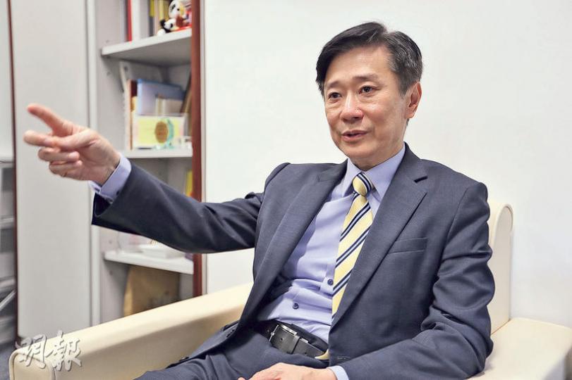 立法會旅遊界議員、香港中國旅行社副董事長姚思榮認為政府年金計劃可取,但擔心參與人數太多,未必有足夠額度可以申請,期望政府不要設立保費上限。(郭慶輝攝) 立法會旅遊界議員、香港中國旅行社副董事長姚思榮認為政府年金計劃可取,但擔心參與人數太多,未必有足夠額度可以申請,期望政府不要設立保費上限。(郭慶輝攝)