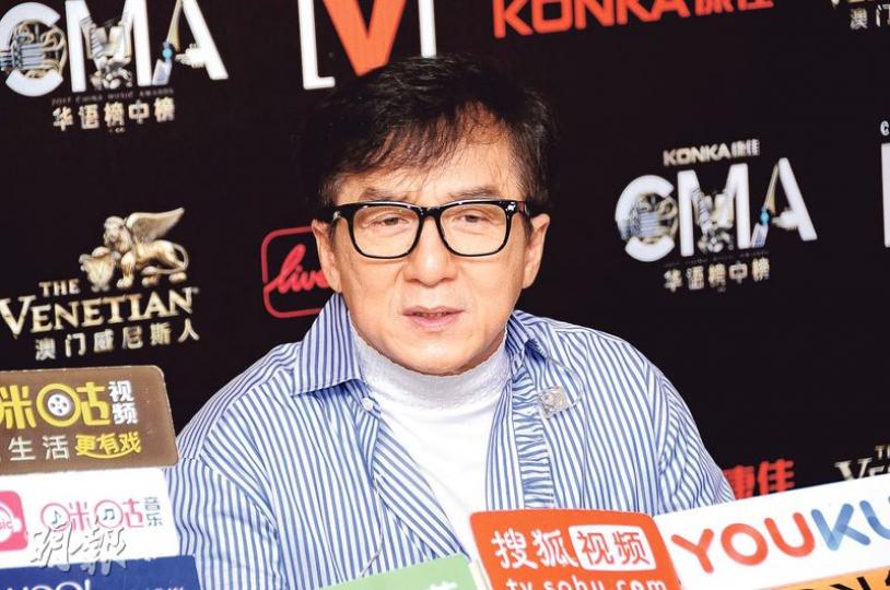 成龍拒談是否曾遭恐嚇勒索,但兩度說自己現在沒有不開心。(攝影﹕鍾偉茵)成龍前晚被大批傳媒追問小龍女事件,他終於開腔回應。(攝影﹕鍾偉茵) 成龍拒談是否曾遭恐嚇勒索,但兩度說自己現在沒有不開心。(攝影﹕鍾偉茵)成龍前晚被大批傳媒追問小龍女事件,他終於開腔回應。(攝影﹕鍾偉茵)