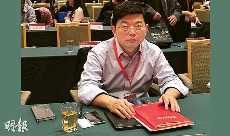 中聯辦法律部部長王振民昨出席北京大學研討會,他會後表示,未來5年並非重啟政改的合適時間。(張家偉攝)立法會前主席曾鈺成(左)認為,即使未來5年不搞政改,「不一定天下太平」。右為全國港澳研究會副會長劉兆佳。(張家偉攝) 中聯辦法律部部長王振民昨出席北京大學研討會,他會後表示,未來5年並非重啟政改的合適時間。(張家偉攝)立法會前主席曾鈺成(左)認為,即使未來5年不搞政改,「不一定天下太平」。右為全國港澳研究會副會長劉兆佳。(張家偉攝)