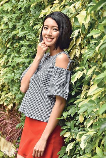 蔡思貝被封「新一代發電廠」緋聞女王,學歷又受爭議,面對一關又一關,她表面裝堅強,其實內心脆弱。(攝影﹕孫華中)蔡思貝努力揣摩演技,有空閒就睇書、做運動自我增值,去重建自信。(攝影﹕孫華中) 蔡思貝被封「新一代發電廠」緋聞女王,學歷又受爭議,面對一關又一關,她表面裝堅強,其實內心脆弱。(攝影﹕孫華中)蔡思貝努力揣摩演技,有空閒就睇書、做運動自我增值,去重建自信。(攝影﹕孫華中)