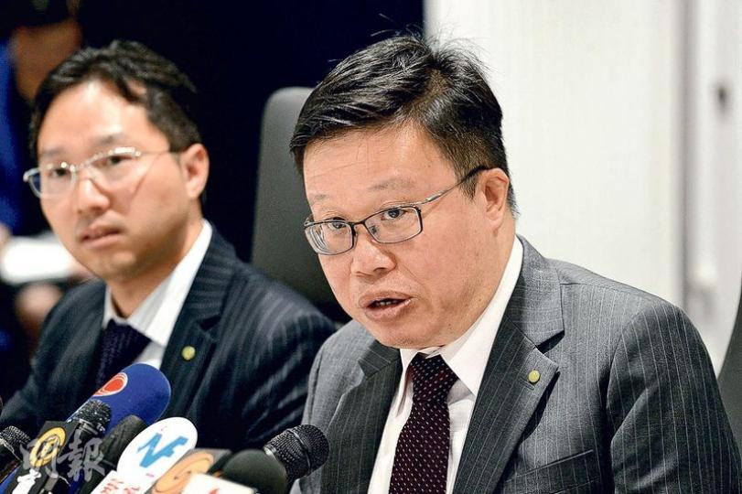 擔任亞洲電視有限公司臨時清盤人的德勤前日獲高院批准,解除職務。德勤中國事務所副主席黎嘉恩(右)說,亞視有1000萬現金,扣除支付德勤650萬相關費用後,餘下的會歸還亞視。(楊柏賢攝) 擔任亞洲電視有限公司臨時清盤人的德勤前日獲高院批准,解除職務。德勤中國事務所副主席黎嘉恩(右)說,亞視有1000萬現金,扣除支付德勤650萬相關費用後,餘下的會歸還亞視。(楊柏賢攝)