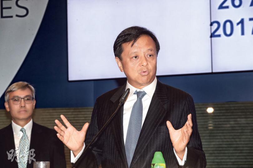 李小加說,沙特阿美若來港上市,意義並非只是上市,而是世界最大金融資產及世界能源資產接入,有關資產經香港市場進一步轉移,有助中國資金投資石油資產,進行理財及對冲。(李紹昌攝) 李小加說,沙特阿美若來港上市,意義並非只是上市,而是世界最大金融資產及世界能源資產接入,有關資產經香港市場進一步轉移,有助中國資金投資石油資產,進行理財及對冲。(李紹昌攝)