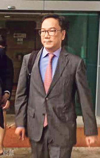 被告吳育強要求珠寶行退款不成後報警,警方到場後職員向警員透露被告曾提出過支付他3萬元的事,被告當時回應:「呢個係事實,但係我唔認為呢個係一個賄賂」。(曾駿豪攝) 被告吳育強要求珠寶行退款不成後報警,警方到場後職員向警員透露被告曾提出過支付他3萬元的事,被告當時回應:「呢個係事實,但係我唔認為呢個係一個賄賂」。(曾駿豪攝)