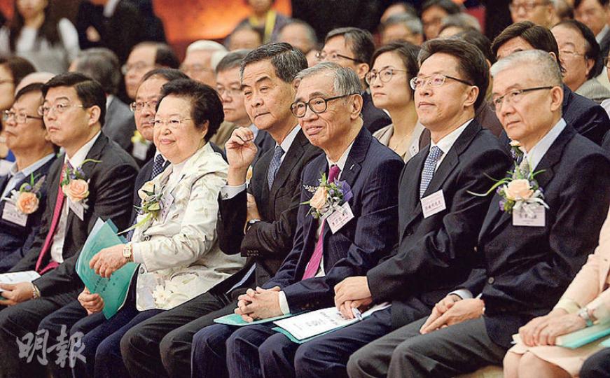 香港基本法推介聯席會議昨舉行紀念《基本法》頒布27周年研討會,嘉賓包括全國港澳研究會會長徐澤(前排右起)、中聯辦主任張曉明、聯席會議主席李宗德、特首梁振英、基本法委員會成員譚惠珠等。(劉焌陶攝)中聯辦法律部長王振民(圖)昨在紀念《基本法》27周年研討會上發表演講,強調一國兩制初衷是為了解決國家統一問題,若「兩制」損害「一國」,就失去存在理由。(劉焌陶攝) 香港基本法推介聯席會議昨舉行紀念《基本法》頒布27周年研討會,嘉賓包括全國港澳研究會會長徐澤(前排右起)、中聯辦主任張曉明、聯席會議主席李宗德、特首梁振英、基本法委員會成員譚惠珠等。(劉焌陶攝)中聯辦法律部長王振民(圖)昨在紀念《基本法》27周年研討會上發表演講,強調一國兩制初衷是為了解決國家統一問題,若「兩制」損害「一國」,就失去存在理由。(劉焌陶攝)