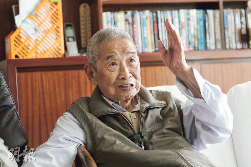 前新華社香港分社統戰部長何銘思,認為六七暴動期間左派的過激行為,是陣營內「唯上」文化的產物。(李紹昌攝) 前新華社香港分社統戰部長何銘思,認為六七暴動期間左派的過激行為,是陣營內「唯上」文化的產物。(李紹昌攝)