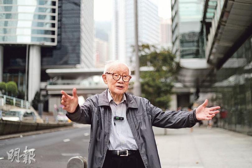 六七暴動期間時任三聯書店副經理蕭滋,因率領書店職員前往港督府遊行,被警方毆傷及拘捕,並判刑14個月。現年91歲的蕭滋認為,這場鬥爭根本不應發生,呼籲香港社會要「防左」。(郭慶輝攝) 六七暴動期間時任三聯書店副經理蕭滋,因率領書店職員前往港督府遊行,被警方毆傷及拘捕,並判刑14個月。現年91歲的蕭滋認為,這場鬥爭根本不應發生,呼籲香港社會要「防左」。(郭慶輝攝)