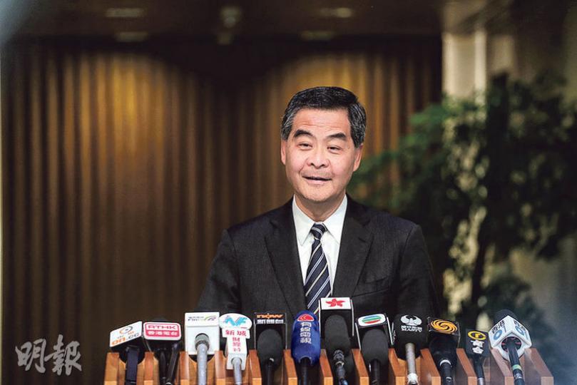 特首梁振英昨日表示,政府會再組兩團到粵港澳大灣區考察,邀請各界人士參與,會盡快公布行程及名單。(李紹昌攝) 特首梁振英昨日表示,政府會再組兩團到粵港澳大灣區考察,邀請各界人士參與,會盡快公布行程及名單。(李紹昌攝)