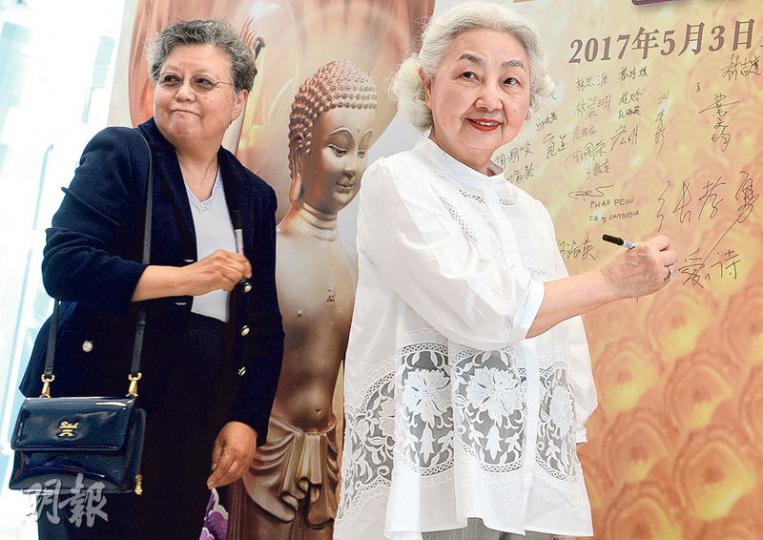 全國人大常委范徐麗泰(左)、基本法委員會副主任梁愛詩(右)昨一同出席香港佛教界慶佛誕活動。范太表示,泛民若堅持廢除人大8.31決定,談論政改也是「浪費精力」。(劉焌陶攝) 全國人大常委范徐麗泰(左)、基本法委員會副主任梁愛詩(右)昨一同出席香港佛教界慶佛誕活動。范太表示,泛民若堅持廢除人大8.31決定,談論政改也是「浪費精力」。(劉焌陶攝)