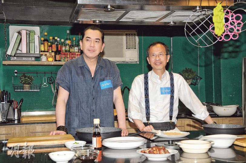 黃秋生為前立法會主席曾鈺成於ViuTV主持的新節目《埋班》進行錄影。(攝影:孫華中) 黃秋生為前立法會主席曾鈺成於ViuTV主持的新節目《埋班》進行錄影。(攝影:孫華中)