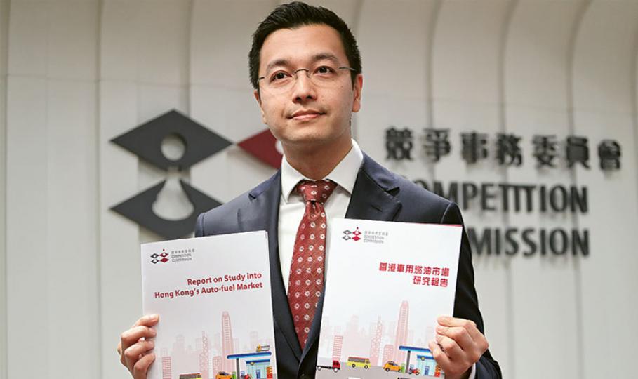 競委會高級行政總監畢仲明坦言競委會在研究過程中未能取得一些油公司敏感的商業資料,如毛利組成部分,故難以分析業界的競爭狀况。他強調今次只是市場研究,並非執法調查,如日後有市民投訴,不排除展開調查。(郭慶輝攝) 競委會高級行政總監畢仲明坦言競委會在研究過程中未能取得一些油公司敏感的商業資料,如毛利組成部分,故難以分析業界的競爭狀况。他強調今次只是市場研究,並非執法調查,如日後有市民投訴,不排除展開調查。(郭慶輝攝)