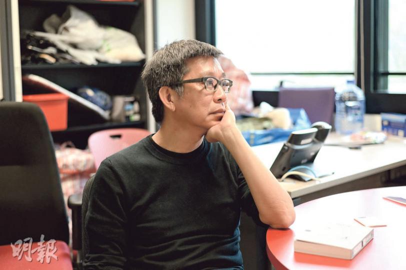 趙崇基說,沒想過在電影傳遞任何信息,對他而言讀歷史最大價值是鑑古知今、吸收教訓,「如果大家都覺得,文化大革命是一個荒謬的年代,如果現時仍有人覺得要互相鬥爭,再起另一個文革,是否很荒謬?」他又謂,「如果走入荒謬年代,歷史就白讀」。(楊柏賢攝)電影《五月》導演黎文卓(右)的父親當年是左派工會的書記,他說左派當年行動值得尊重,至於放炸彈等暴力行為,他不想用「譴責」,僅說做法令人遺憾。《五月》以六七暴動為主題,他明言希望進入校園播放,同時到內地放映。(曾憲宗攝) 趙崇基說,沒想過在電影傳遞任何信息,對他而言讀歷史最大價值是鑑古知今、吸收教訓,「如果大家都覺得,文化大革命是一個荒謬的年代,如果現時仍有人覺得要互相鬥爭,再起另一個文革,是否很荒謬?」他又謂,「如果走入荒謬年代,歷史就白讀」。(楊柏賢攝)電影《五月》導演黎文卓(右)的父親當年是左派工會的書記,他說左派當年行動值得尊重,至於放炸彈等暴力行為,他不想用「譴責」,僅說做法令人遺憾。《五月》以六七暴動為主題,他明言希望進入校園播放,同時到內地放映。(曾憲宗攝)
