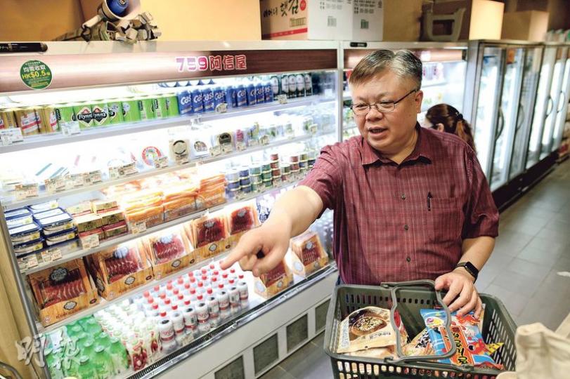 林偉駿表示,本港零食市場的競爭相當大,相反,公司在糧油食品上仍有經營優勢。(鍾林枝攝) 林偉駿表示,本港零食市場的競爭相當大,相反,公司在糧油食品上仍有經營優勢。(鍾林枝攝)
