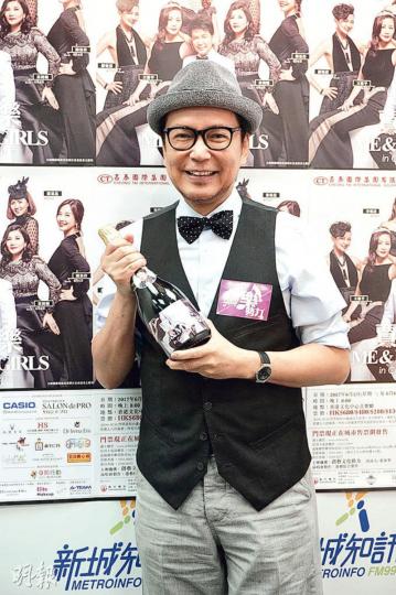 兩場演唱會門票售罄,賈思樂當然要開香檳慶祝。(攝影/記者:楊安莉) 兩場演唱會門票售罄,賈思樂當然要開香檳慶祝。(攝影/記者:楊安莉)