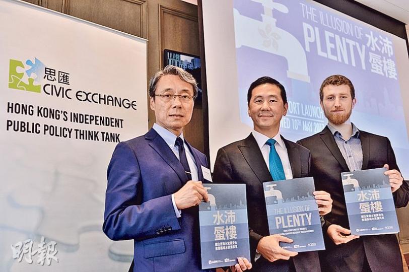 圖為港大地理系副教授李煜紹(左起)、思匯政策研究所主席歐陽杞浚、有份研究的ADM Capital基金會環境研究分析師Sam Inglis。(馮凱鍵攝) 圖為港大地理系副教授李煜紹(左起)、思匯政策研究所主席歐陽杞浚、有份研究的ADM Capital基金會環境研究分析師Sam Inglis。(馮凱鍵攝)