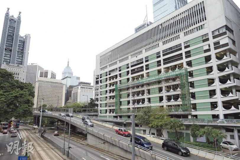 中環美利道商業用地昨日截標,共接獲9份標書,包括多個本地大型發展商及中資財團,業界預計,每方呎樓面地價介乎3.5萬至5萬元。(鍾林枝攝) 中環美利道商業用地昨日截標,共接獲9份標書,包括多個本地大型發展商及中資財團,業界預計,每方呎樓面地價介乎3.5萬至5萬元。(鍾林枝攝)