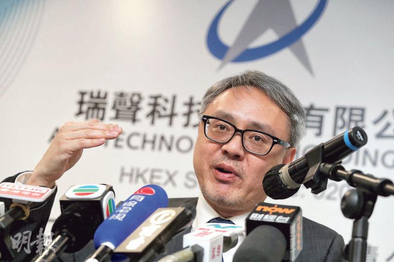 瑞聲執行董事莫祖權表示,瑞聲的毛利率反映行業正常毛利水平,因為是龍頭所以有溢價,公司還會繼續提升毛利率。(李紹昌攝) 瑞聲執行董事莫祖權表示,瑞聲的毛利率反映行業正常毛利水平,因為是龍頭所以有溢價,公司還會繼續提升毛利率。(李紹昌攝)