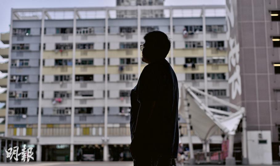 阿玲(圖)的長子選擇輕生,事隔8年,每當再看到有人自殺的消息,都會觸動她內心深處。阿玲說,幸得當年有生命熱線自殺者親友支援計劃,有社工協助輔導,陪伴她逐漸走出陰霾。(馮凱鍵攝) 阿玲(圖)的長子選擇輕生,事隔8年,每當再看到有人自殺的消息,都會觸動她內心深處。阿玲說,幸得當年有生命熱線自殺者親友支援計劃,有社工協助輔導,陪伴她逐漸走出陰霾。(馮凱鍵攝)