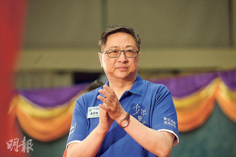 警務處長盧偉聰(圖)稱,驗屍報告初步顯示,在羈留室死亡的疑犯頸有傷痕,相信是被繩狀物勒至窒息致死;警方總區重案組會全面檢視疑犯自殺事件,另姦劫案也會同步繼續調查,現階段不宜披露太多細節,以免影響聆訊。(劉焌陶攝)
警務處長盧偉聰(圖)稱,驗屍報告初步顯示,在羈留室死亡的疑犯頸有傷痕,相信是被繩狀物勒至窒息致死;警方總區重案組會全面檢視疑犯自殺事件,另姦劫案也會同步繼續調查,現階段不宜披露太多細節,以免影響聆訊。(劉焌陶攝)