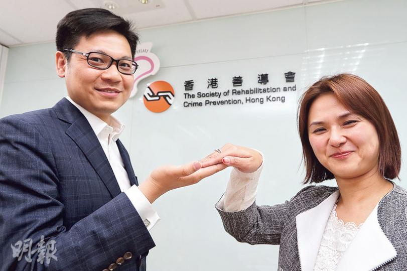 興民商場業主、順聯控股(香港)有限公司常務董事曾穎偉(左)以優惠租金讓社企營運麵包咖啡店,善導會副總幹事李淑慧(右)希望該店能為年輕更生者搭建第二生命舞台。(郭慶輝攝) 興民商場業主、順聯控股(香港)有限公司常務董事曾穎偉(左)以優惠租金讓社企營運麵包咖啡店,善導會副總幹事李淑慧(右)希望該店能為年輕更生者搭建第二生命舞台。(郭慶輝攝)