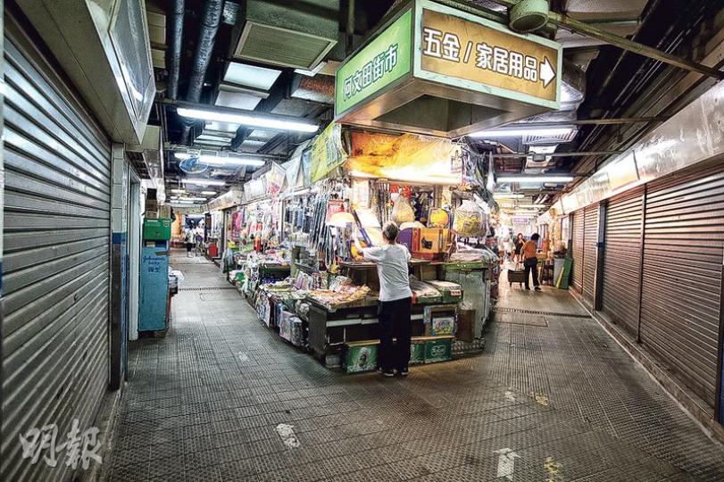 營運超過20年的何文田街市將於今年10月翻新,領展早前已向所有檔戶發出通知,要求9月底前遷出。有檔戶表示,領展至今仍未接洽他們,商討後續安排。(曾憲宗攝) 營運超過20年的何文田街市將於今年10月翻新,領展早前已向所有檔戶發出通知,要求9月底前遷出。有檔戶表示,領展至今仍未接洽他們,商討後續安排。(曾憲宗攝)