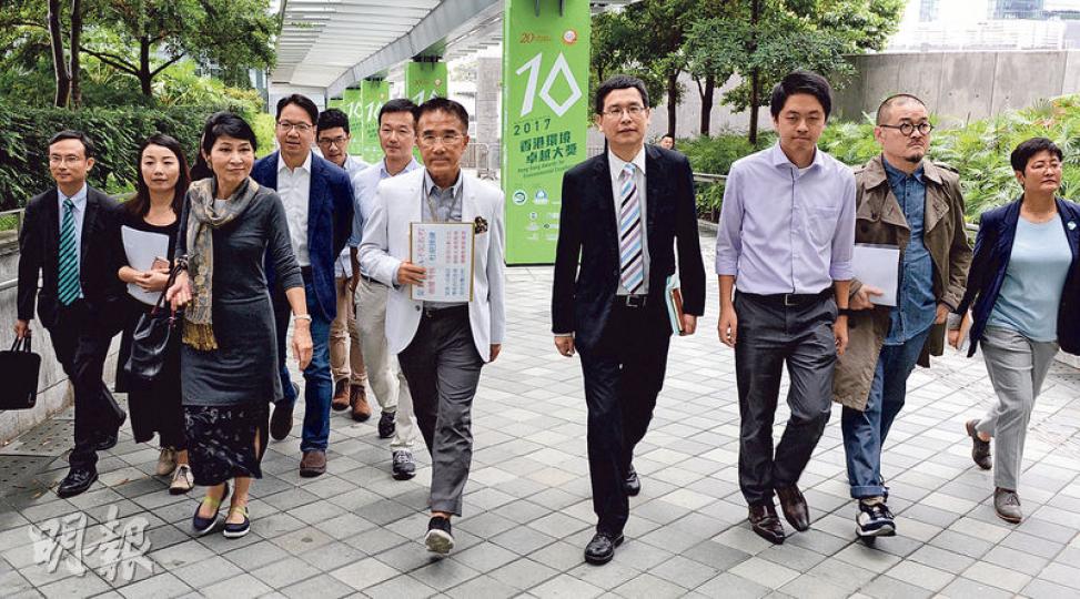 12名立法會議員陳沛然(左起)、劉小麗、毛孟靜、莫乃光、羅冠聰、陳志全、田北辰、葉建源、許智峯、邵家臻、黃碧雲,以及梁國雄(不在相中),昨與政務司長張建宗會面討論下月BCA安排,未能覓共識。(劉焌陶攝) 12名立法會議員陳沛然(左起)、劉小麗、毛孟靜、莫乃光、羅冠聰、陳志全、田北辰、葉建源、許智峯、邵家臻、黃碧雲,以及梁國雄(不在相中),昨與政務司長張建宗會面討論下月BCA安排,未能覓共識。(劉焌陶攝)