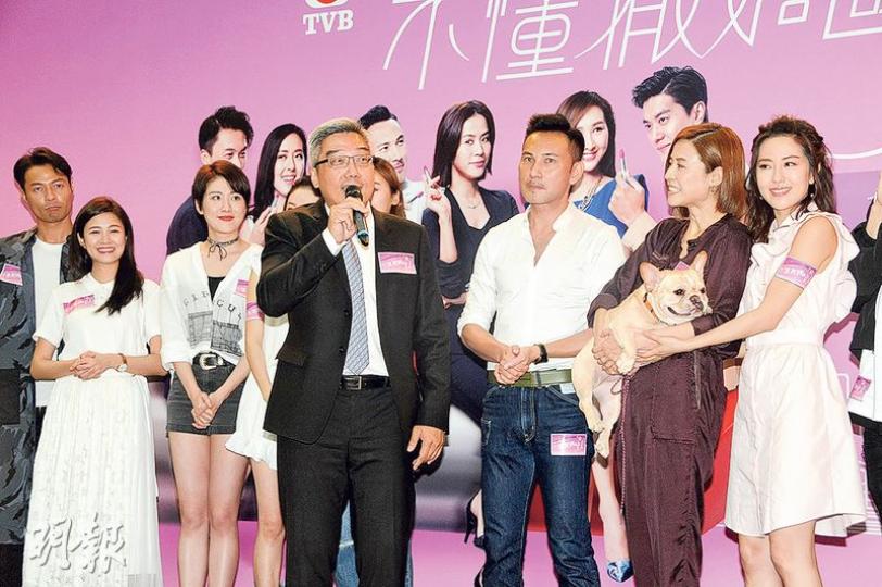 杜之克宣布《不懂撒嬌的女人》收視理想及網上點擊亦大受歡迎。(攝影/記者﹕陳釗) 杜之克宣布《不懂撒嬌的女人》收視理想及網上點擊亦大受歡迎。(攝影/記者﹕陳釗)
