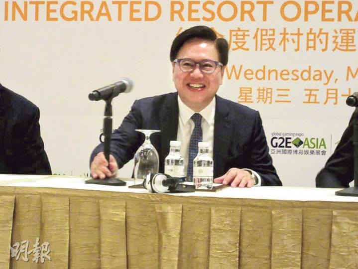 金沙中國集團總裁王英偉昨日在亞洲國際博彩娛樂展後表示,金沙中國有興趣繼續於澳門投資,並正策劃在現有物業範圍進行重建及改建。(陳偉燊攝) 金沙中國集團總裁王英偉昨日在亞洲國際博彩娛樂展後表示,金沙中國有興趣繼續於澳門投資,並正策劃在現有物業範圍進行重建及改建。(陳偉燊攝)