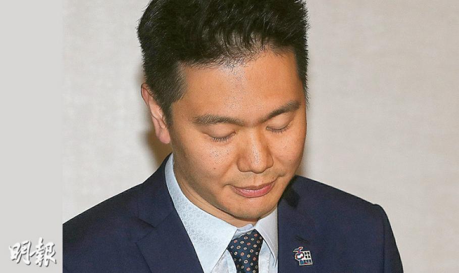 UGL專責委員會風波主角民建聯周浩鼎昨早宣布,辭去調查委員會職務。他表示,是考慮到專委會日後運作及平息政治紛爭而作這決定。(李紹昌攝) UGL專責委員會風波主角民建聯周浩鼎昨早宣布,辭去調查委員會職務。他表示,是考慮到專委會日後運作及平息政治紛爭而作這決定。(李紹昌攝)