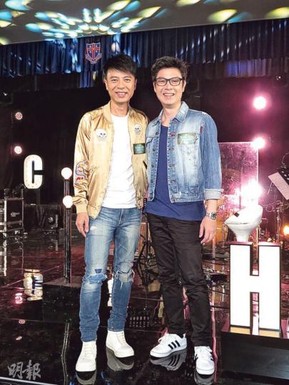 克勤為無綫拍特輯,請來老友梁榮忠擔任主持,又邀對方參與其9月個唱。(攝影/記者:鍾一虹) 克勤為無綫拍特輯,請來老友梁榮忠擔任主持,又邀對方參與其9月個唱。(攝影/記者:鍾一虹)