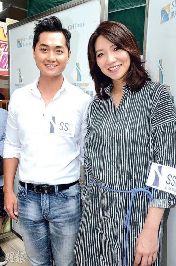 已有一段時間沒公開露面的鄭俊弘昨日聯同車婉婉為歌唱比賽任評判。(攝影﹕鍾偉茵) 已有一段時間沒公開露面的鄭俊弘昨日聯同車婉婉為歌唱比賽任評判。(攝影﹕鍾偉茵)
