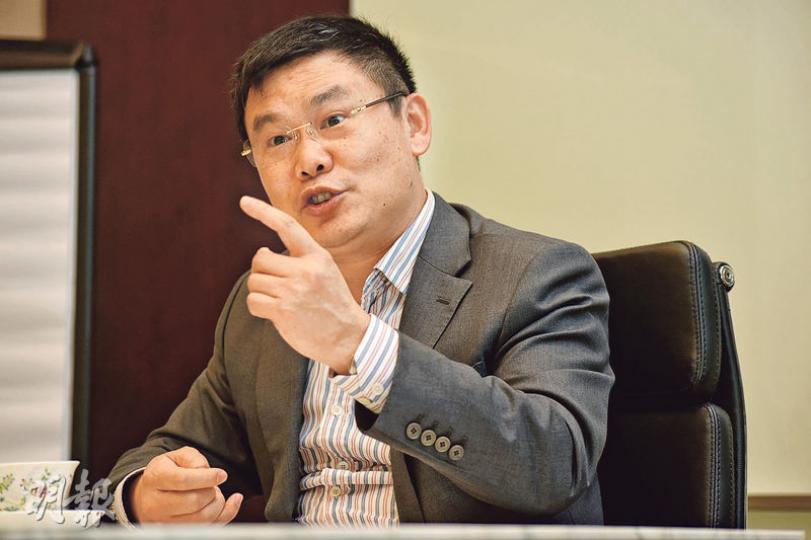 國泰君安國際主席閻峰,多年來奉行「不投資、不收購」的原則,過去被質疑「偏保守」,但安然帶領公司度過行業危機。(黃志東攝) 國泰君安國際主席閻峰,多年來奉行「不投資、不收購」的原則,過去被質疑「偏保守」,但安然帶領公司度過行業危機。(黃志東攝)