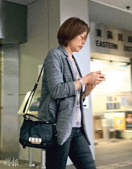 女被告曾淑蘭(圖)承認案發前數天曾收到警長透過WhatsApp傳來證人傳票的相片,但由於近日出現多宗電話騙案,她質疑信息可信性,故未有理會。(梁嘉怡攝) 女被告曾淑蘭(圖)承認案發前數天曾收到警長透過WhatsApp傳來證人傳票的相片,但由於近日出現多宗電話騙案,她質疑信息可信性,故未有理會。(梁嘉怡攝)