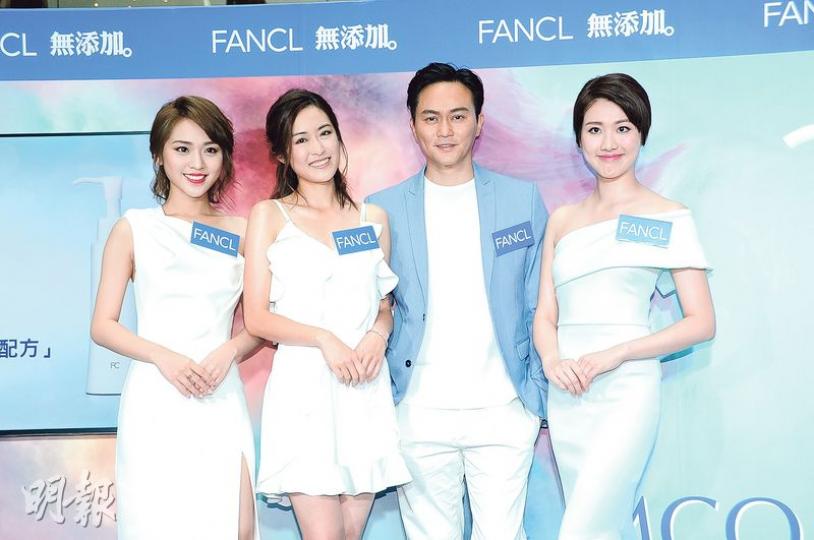 張智霖(右二)有林頴彤(左一)、梁嘉琪(左二)及鄧佩儀(右一)相伴好艷福。(攝影:鍾偉茵) 張智霖(右二)有林頴彤(左一)、梁嘉琪(左二)及鄧佩儀(右一)相伴好艷福。(攝影:鍾偉茵)