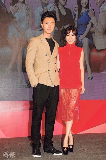 「Saving」王浩信與「Cherry」唐詩詠這一對,不少觀眾陪着他們一齊喊。(攝影:孫華中)「Gordon」林文龍(圓圖)因病缺席,「Mall姐」宣萱沒有另一半在身邊,似乎有點美中不足。(攝影:孫華中)古天樂(攝影:孫華中)「Oscar」張達倫與「Annie」譚凱琪於劇中發展成情侶關係,兩人昨晚也心有靈犀地以情侶黑Look出現。(攝影:孫華中)雖然高海寧打扮未見性感,但她的感情生活依然成焦點。(攝影:孫華中)何雁詩獻唱時,楊潮凱抱着「常滿」出場,輕易搶去風頭。(攝影:孫華中)林偉(左起)、袁潔 「Saving」王浩信與「Cherry」唐詩詠這一對,不少觀眾陪着他們一齊喊。(攝影:孫華中)「Gordon」林文龍(圓圖)因病缺席,「Mall姐」宣萱沒有另一半在身邊,似乎有點美中不足。(攝影:孫華中)古天樂(攝影:孫華中)「Oscar」張達倫與「Annie」譚凱琪於劇中發展成情侶關係,兩人昨晚也心有靈犀地以情侶黑Look出現。(攝影:孫華中)雖然高海寧打扮未見性感,但她的感情生活依然成焦點。(攝影:孫華中)何雁詩獻唱時,楊潮凱抱着「常滿」出場,輕易搶去風頭。(攝影:孫華中)林偉(左起)、袁潔