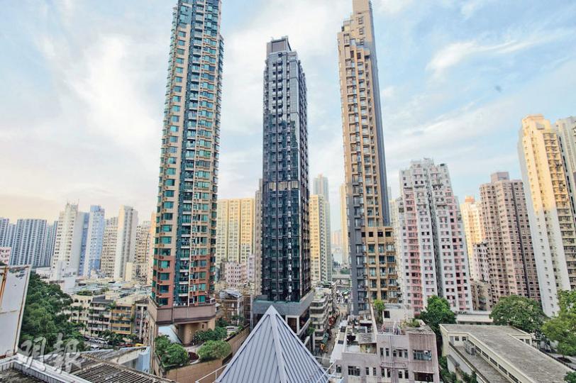 新近入伙、主打迷你戶的西灣河柏匯(中),單位實呎租金逾60元,媲美港島南區豪宅的呎租水平。(楊柏賢攝) 新近入伙、主打迷你戶的西灣河柏匯(中),單位實呎租金逾60元,媲美港島南區豪宅的呎租水平。(楊柏賢攝)