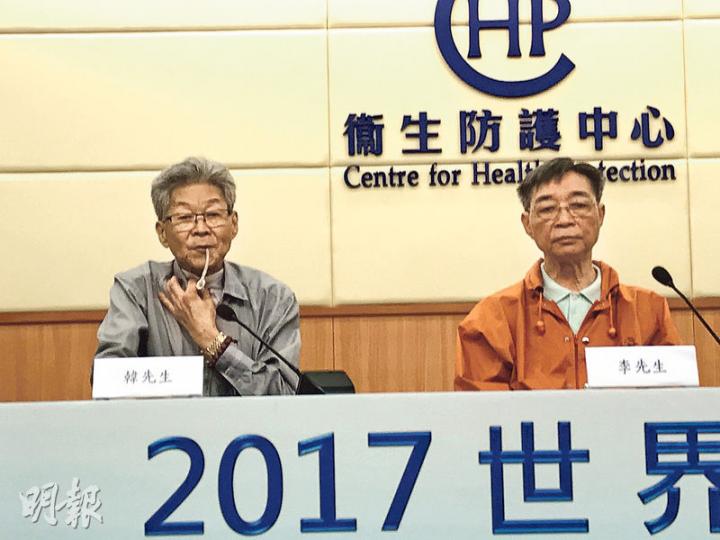 曾吸煙逾30載的韓伯(左)因患上喉癌而切除聲帶,他昨奉勸煙民戒煙。69歲的李先生(右)前年確診慢阻肺病,成功戒煙,認為戒煙「有心不怕遲」。(邱雅錡攝) 曾吸煙逾30載的韓伯(左)因患上喉癌而切除聲帶,他昨奉勸煙民戒煙。69歲的李先生(右)前年確診慢阻肺病,成功戒煙,認為戒煙「有心不怕遲」。(邱雅錡攝)