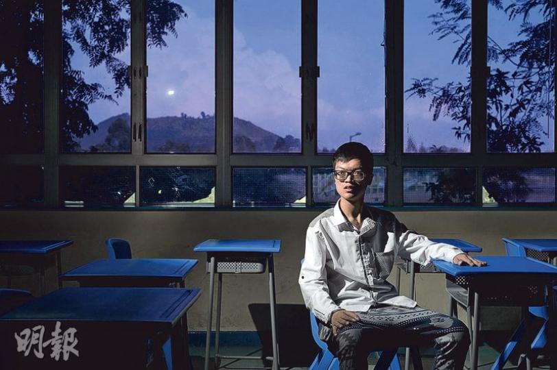 父母皆為越南難民的20歲范成榮(圖)自從患心衰竭後,仍把握擁有的時間,花兩年寫下《爸媽,你的孩子還沒放棄 Phan Thanh Vinh 從心臟病到心衰竭》一書,盼為父母留下一份禮物。面對生命種種未知數,他仍在繼續追夢。(蘇智鑫攝) 父母皆為越南難民的20歲范成榮(圖)自從患心衰竭後,仍把握擁有的時間,花兩年寫下《爸媽,你的孩子還沒放棄 Phan Thanh Vinh 從心臟病到心衰竭》一書,盼為父母留下一份禮物。面對生命種種未知數,他仍在繼續追夢。(蘇智鑫攝)