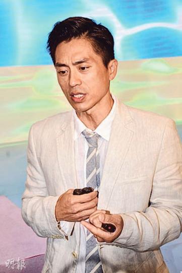 森美稍後陪兒子赴英國入學,表示會選擇去山邊、海邊,一於遠離鬧市。(攝影/記者﹕林蘊兒) 森美稍後陪兒子赴英國入學,表示會選擇去山邊、海邊,一於遠離鬧市。(攝影/記者﹕林蘊兒)