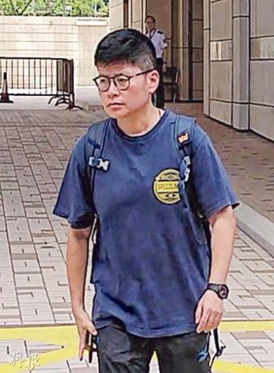 警署警長洪佩思(圖)稱右手被硬物襲擊至掌骨及手指骨折,獲得接近一年病假。(楊英傑攝) 警署警長洪佩思(圖)稱右手被硬物襲擊至掌骨及手指骨折,獲得接近一年病假。(楊英傑攝)