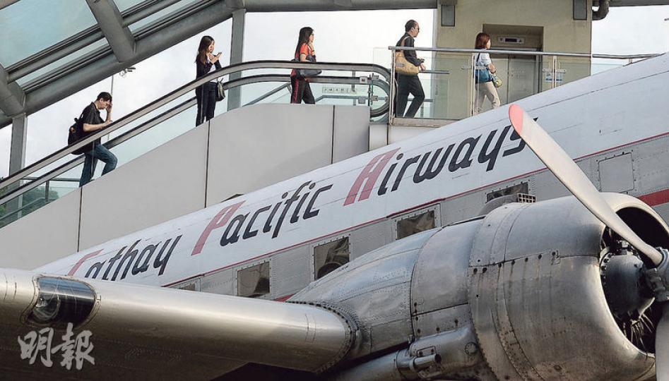 國泰航空昨展開第二輪裁員行動,料約400人受影響,有國泰員工指消息影響士氣。(劉焌陶攝) 國泰航空昨展開第二輪裁員行動,料約400人受影響,有國泰員工指消息影響士氣。(劉焌陶攝)