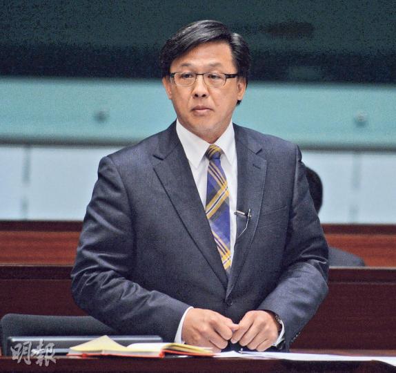 何君堯昨就「毋忘六四」議案出人意表投下贊成票,泛民議員隨即鼓掌支持。(劉焌陶攝) 何君堯昨就「毋忘六四」議案出人意表投下贊成票,泛民議員隨即鼓掌支持。(劉焌陶攝)