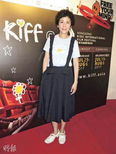 吳君如鼓勵女兒學拍片放上網分享,從中探討女兒的生活圈子及喜好。(攝影鎅O者:鍾一虹) 吳君如鼓勵女兒學拍片放上網分享,從中探討女兒的生活圈子及喜好。(攝影鎅O者:鍾一虹)