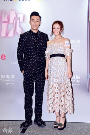 蔡卓妍和周柏豪主演的新片《原諒他77次》前晚於8號風球下舉行首映。(攝影﹕梁迺楠)蔡卓妍(左起)的好友容祖兒、阿嬌和衛詩雅都有來捧場。(攝影﹕梁迺楠) 蔡卓妍和周柏豪主演的新片《原諒他77次》前晚於8號風球下舉行首映。(攝影﹕梁迺楠)蔡卓妍(左起)的好友容祖兒、阿嬌和衛詩雅都有來捧場。(攝影﹕梁迺楠)