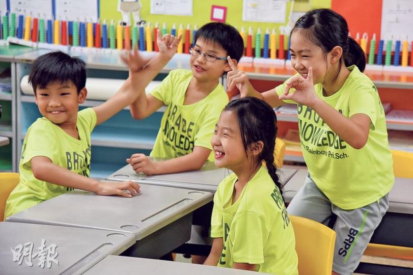 浸信會天虹小學的小三學生張柏然(左起)、謝曉樂、徐在昕及區藹尹完成BCA後表現興奮,眾人指能在限時內完成試卷,亦未有刻意溫習;其中張柏然更指試卷「簡單」。(黃志東攝) 浸信會天虹小學的小三學生張柏然(左起)、謝曉樂、徐在昕及區藹尹完成BCA後表現興奮,眾人指能在限時內完成試卷,亦未有刻意溫習;其中張柏然更指試卷「簡單」。(黃志東攝)